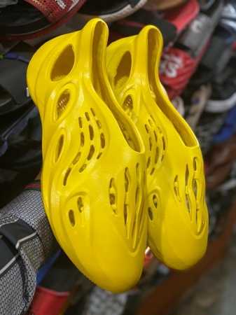 Yellow Foam Runners/ Yeezy Slides Size 40-44