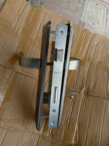 9 inch leader strong  and durable door lock