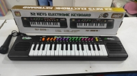 Kids piano with 32 keys and microphone