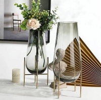 Flower Vase  Comes with golden stand 
