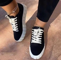 Unisex black sneakers with a white outsole size 37,38