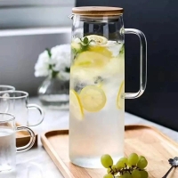 Borosilicate Water / Juice Glass Jug with  an Airtight Bamboo Lid// 1.7L Glass Water Pitcher with Handle and Lid Drip-Free Tea Pitcher Glass Cold Hot Water Jug with 2 Cups Heat Resisttant Cold Water Jug