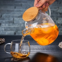 Glass Teapot 1.8 Litre with Strainer Insert in Spout, Tea Maker Glass Jug with Bamboo Lid, Glass Teapot for Black Tea, Green Tea, Fruit Tea, Scented Tea Bag